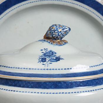 A blue and white dinner service, Qing dynasty, late 18th century. (58 pieces).