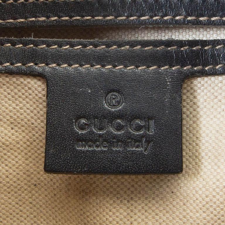 Gucci shoulder/messenger bag.