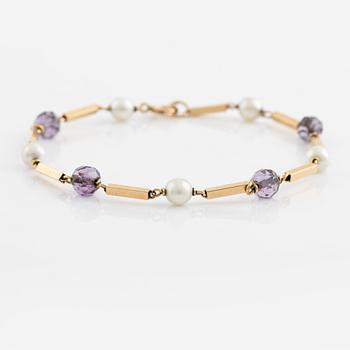 18K gold, amethyst and pearl bracelet.