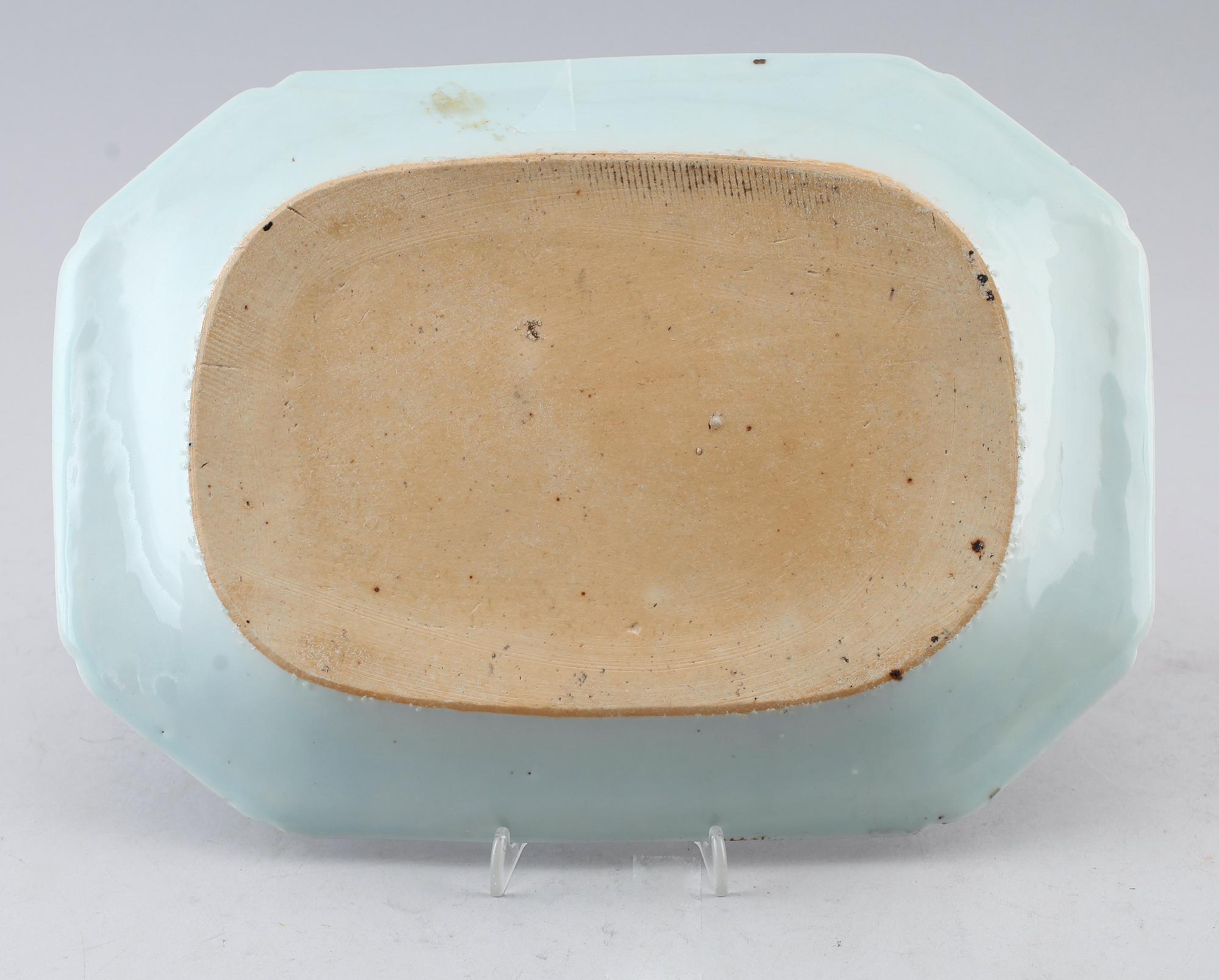 STEKFAT, porslin, Kina, Qianlong 1736-1795.