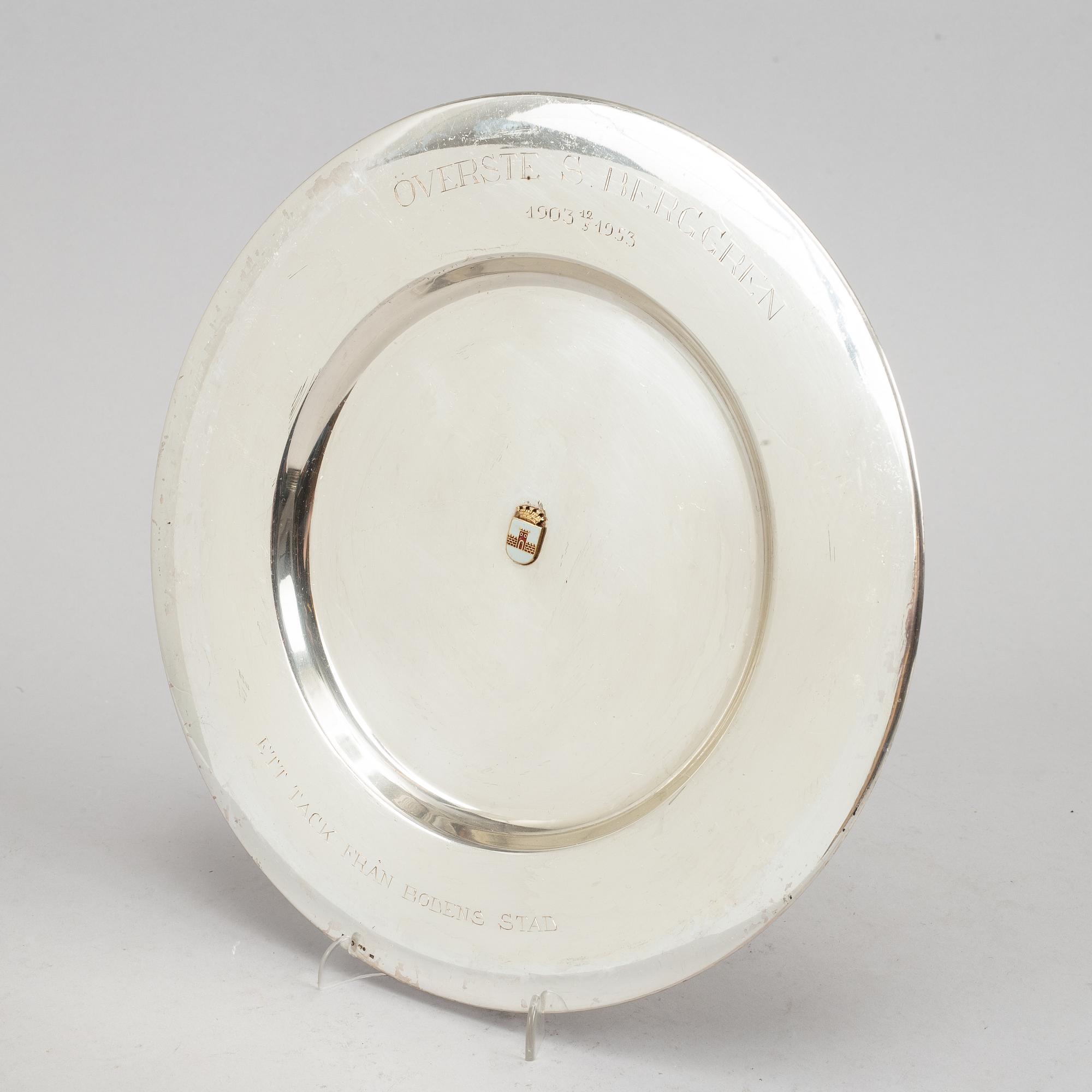 31 swedish silver dishes with engraving, including K Anderson, Stockholm 1927.