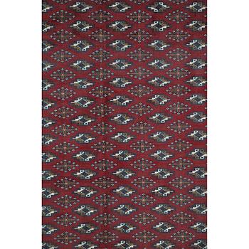 A carpet, Turkmen, ca 293 x 207 cm.