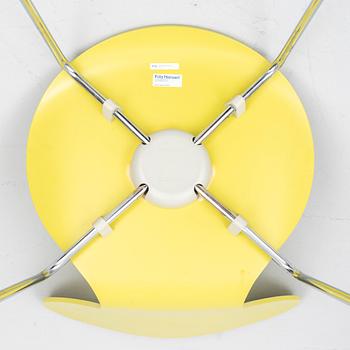 Arne Jacobsen, three 'Serie 7' chairs, Fritz Hansen 2005.
