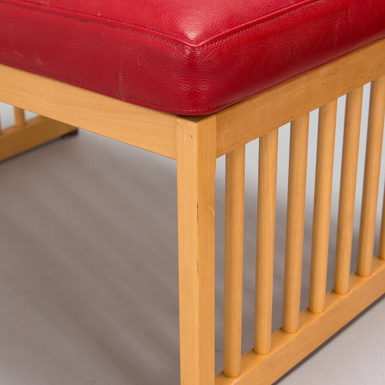 Alvar Aalto, nojatuoli ' High back tank'  E400 för Artek 1999. Ben af Sculten, rahi 445 Artek 1999.