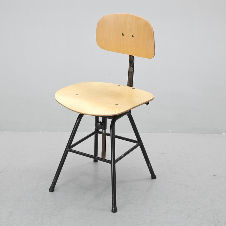 SKRIVBORDSSTOL, Gislaved- stolen, 1900-talets andra hälft.