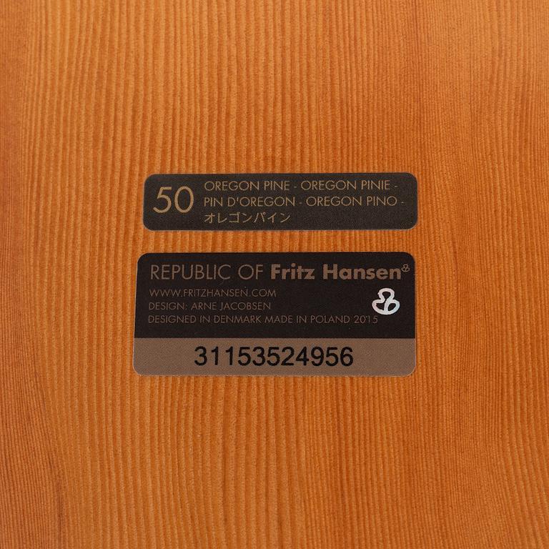 Arne Jacobsen, stolar, ett par, "Sjuan", Fritz Hansen, Danmark 2015.