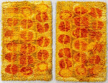 Clara Salander, carpets a pair of machine-sewn long pile rugs "Örby" Östergyllen Rya approx. 120x70 cm each.