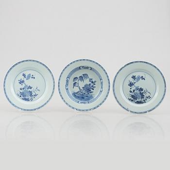 Seven blue and white export porcelain plates, China, Qing dynasty, 18th century.