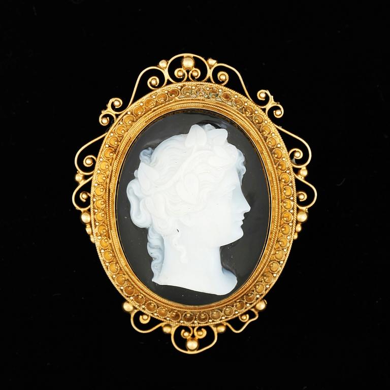 BROSCH, 18k guld med agat. Vikt 13g.