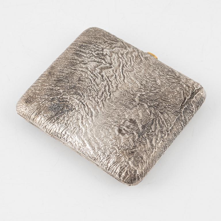 Cigarettetui, silver, samorodok-teknik, Åbo 1943, Finland.