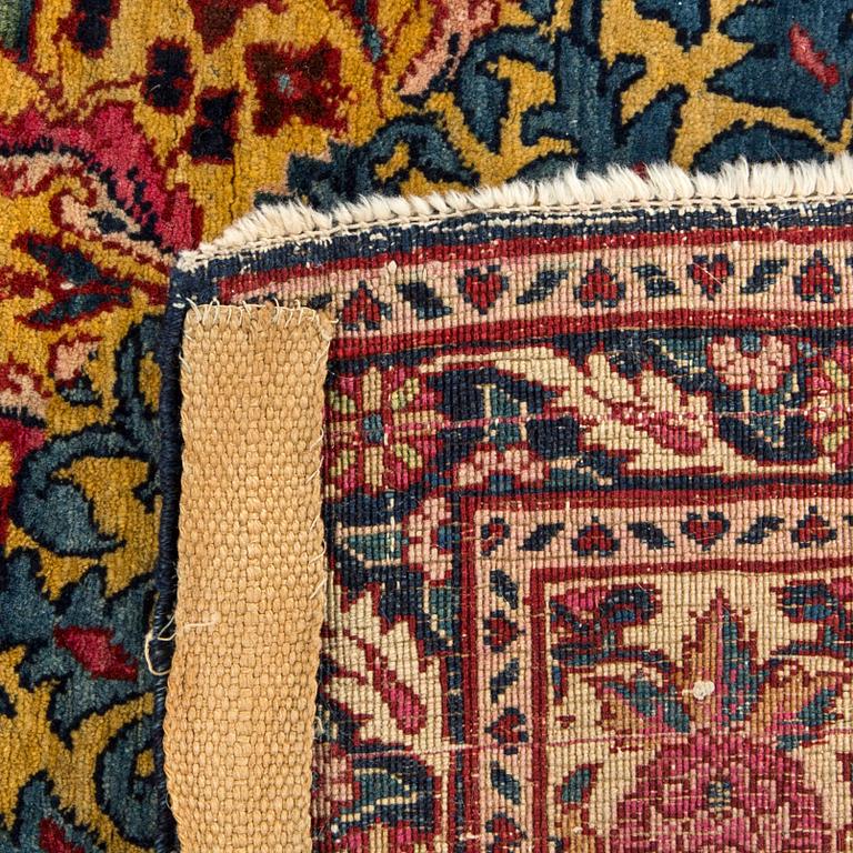 A semiantique Bidjar carpet ca 189 x 136 cm.