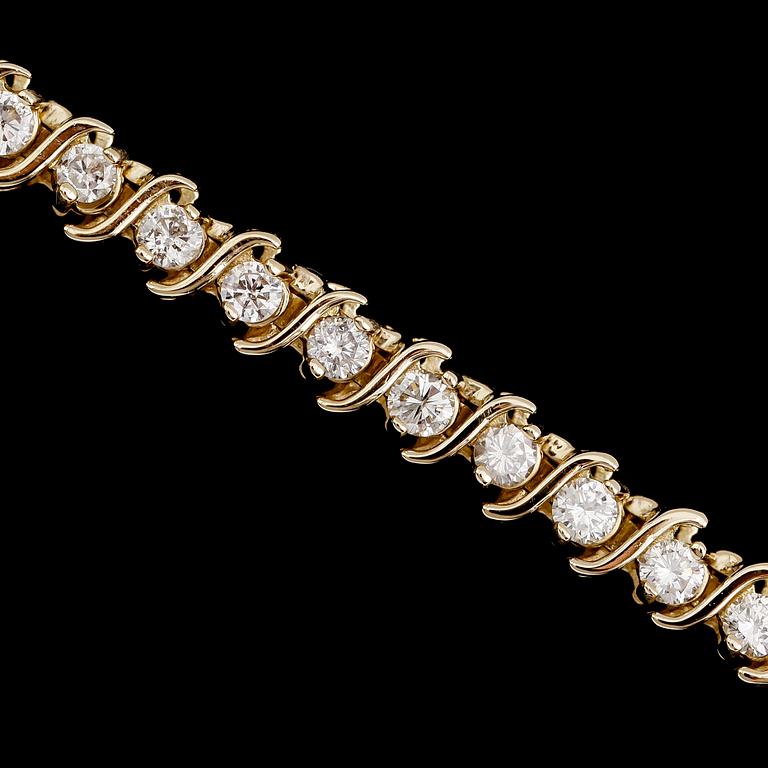 ARMBAND, 14 k guld, briljantslipade diamanter tot ca 5.40 ct.