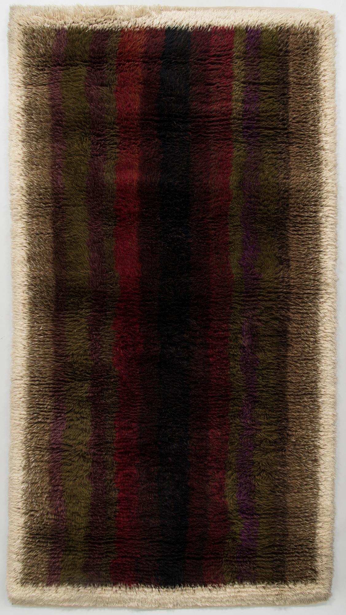 Uhra-Beata Simberg-Ehrström, rya/ryamatta för Finska handarbetets vänner. Ca 237 x 125 cm.