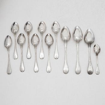 Skedar, 12 st, silver, modell Gammal fransk, Sverige, bl a med stämplar S Pettersson, Linköping 1862.