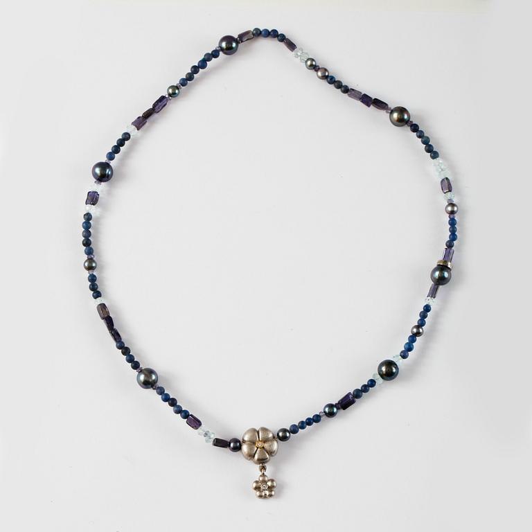 COLLIER, Ole Lynggaard, pärlor, lås med berlock 18k vitguld med 3 briljantslipade diamanter.