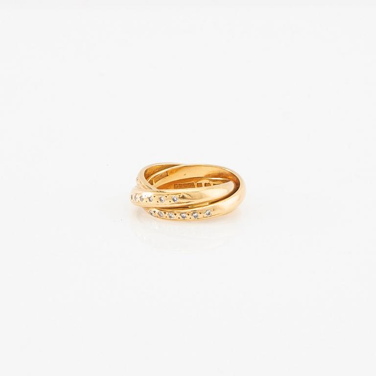 Ring in 18K gold set with round brilliant-cut diamonds.