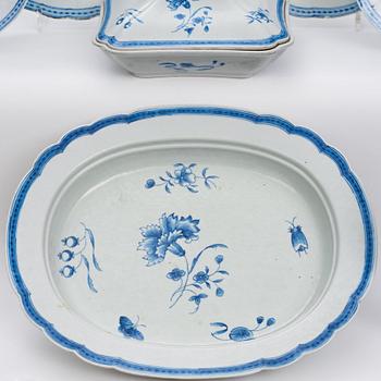 A blue and white dinner service, Qing dynasty, Qianlong (1736-95). (53 pieces).