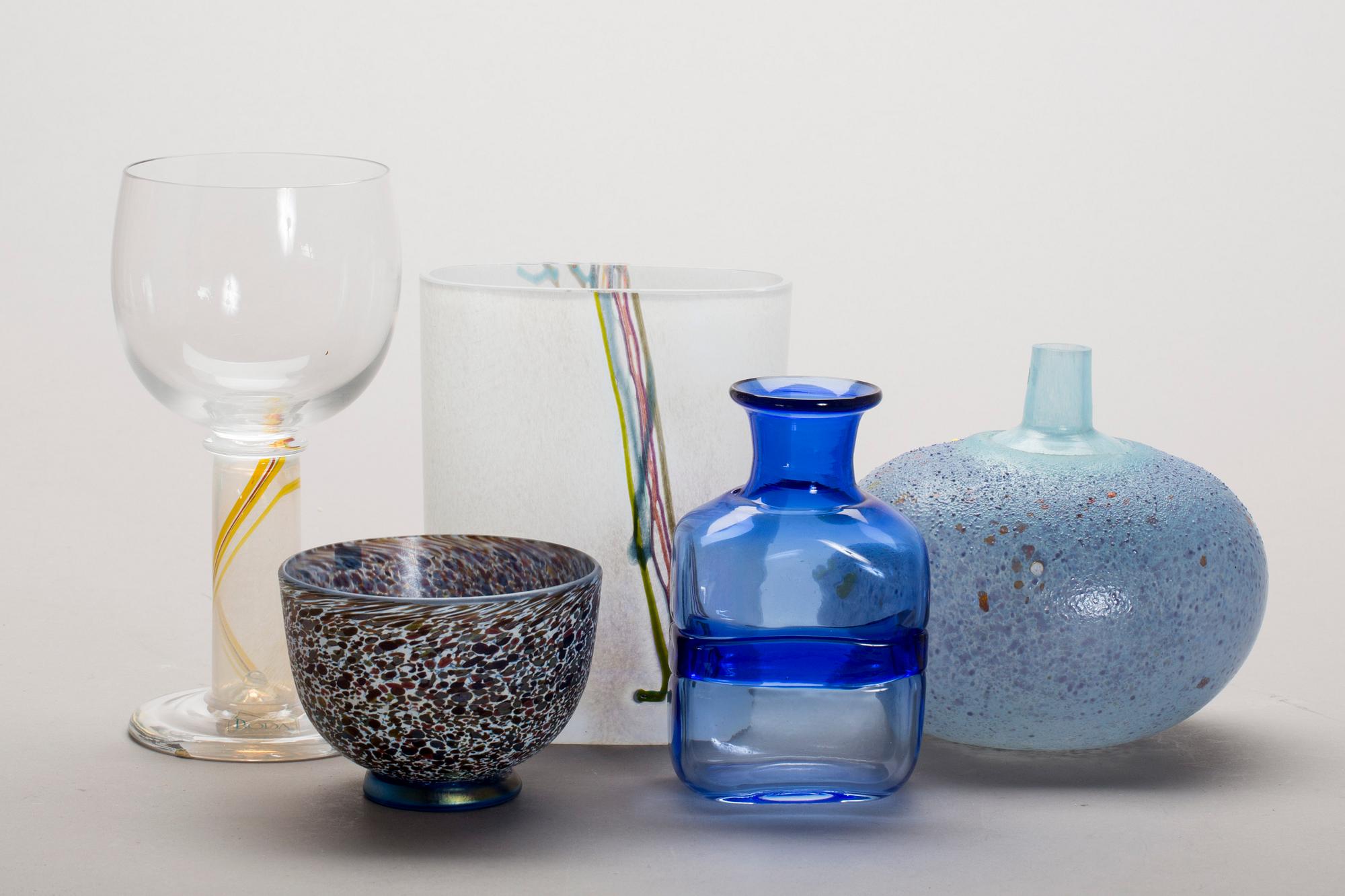 KONSTGLAS, 5 delar, Bertil Vallien, Kosta Boda, 1900-talets andra hälft.