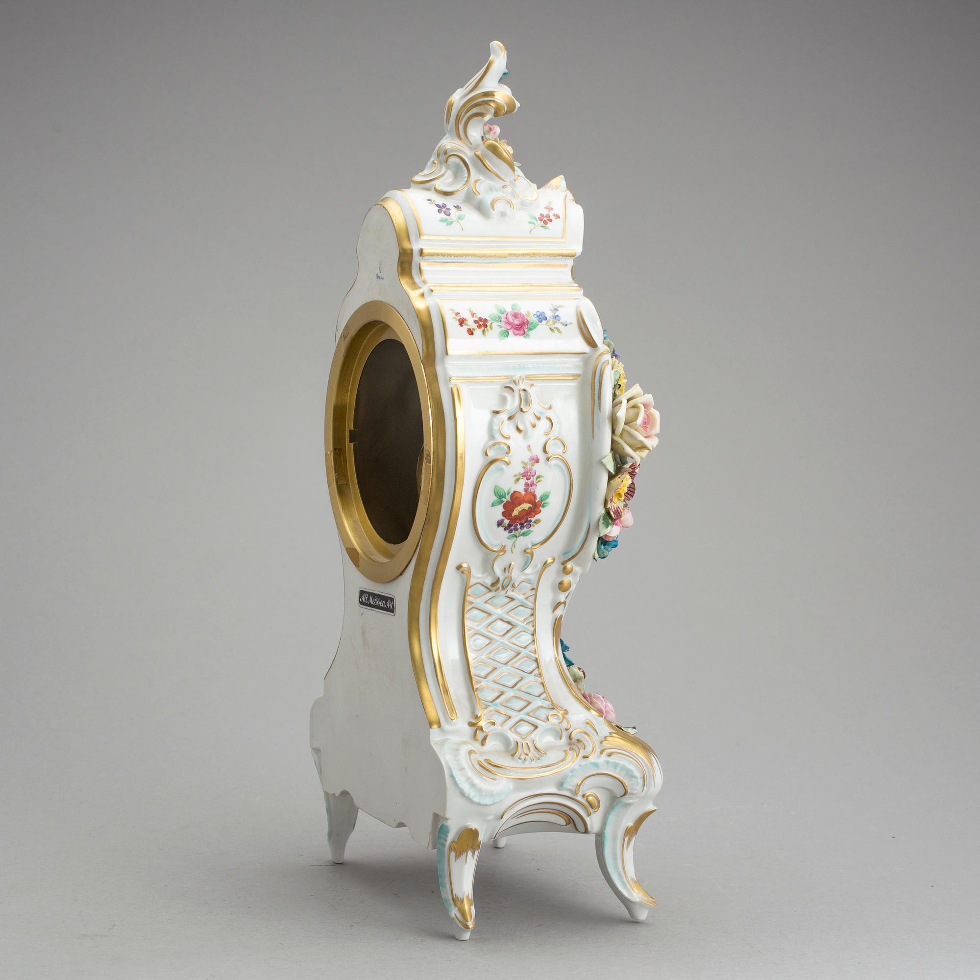 BORDSUR, porslin, rokokostil, urtavla märkt Dresden, 1900-tal.