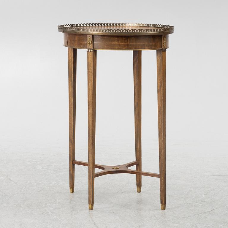 Sidobord, gustaviansk stil, omkring 1900.