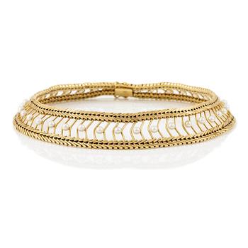 479. Gübelin collier 18K guld med odlade pärlor.