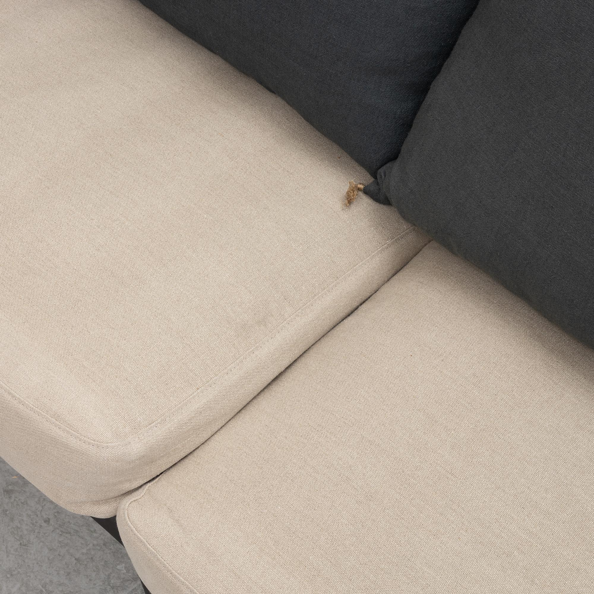 Nirvan Richter, soffa samt fotpall, Norrgavel.