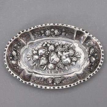 PARTI SILVERFÖREMÅL, 13 st, bla England och Tyskland, sent 1800-tal till 1900-tal. Tot ca 924 gram.