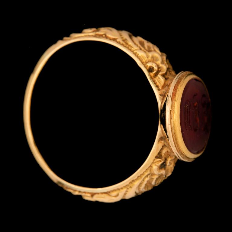 RINGAR, 2 st, 18k guld med karneol och ametist. En möjl Johan Wahlström, Jönköping, 1850. Tot vikt 10g.