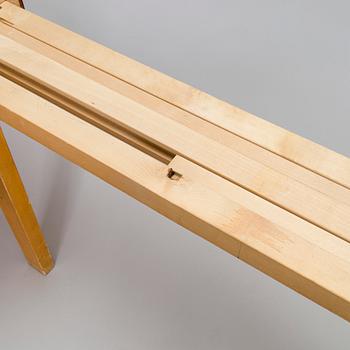 Alvar Aalto, matbord, modell 92 för O.Y. Huonekalu-ja Rakennustyötehdas A.B. 1900-talets mitt.