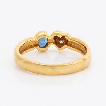 Pendant and ring, 18K gold with 2 sapphires and brilliant-cut diamonds 0,045 ct inscribed, chain gilded silver.