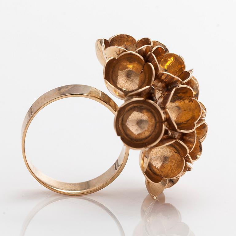 Liisa Vitali, ring, "Spring" 14K gold, Westerback, Helsinki 1970.