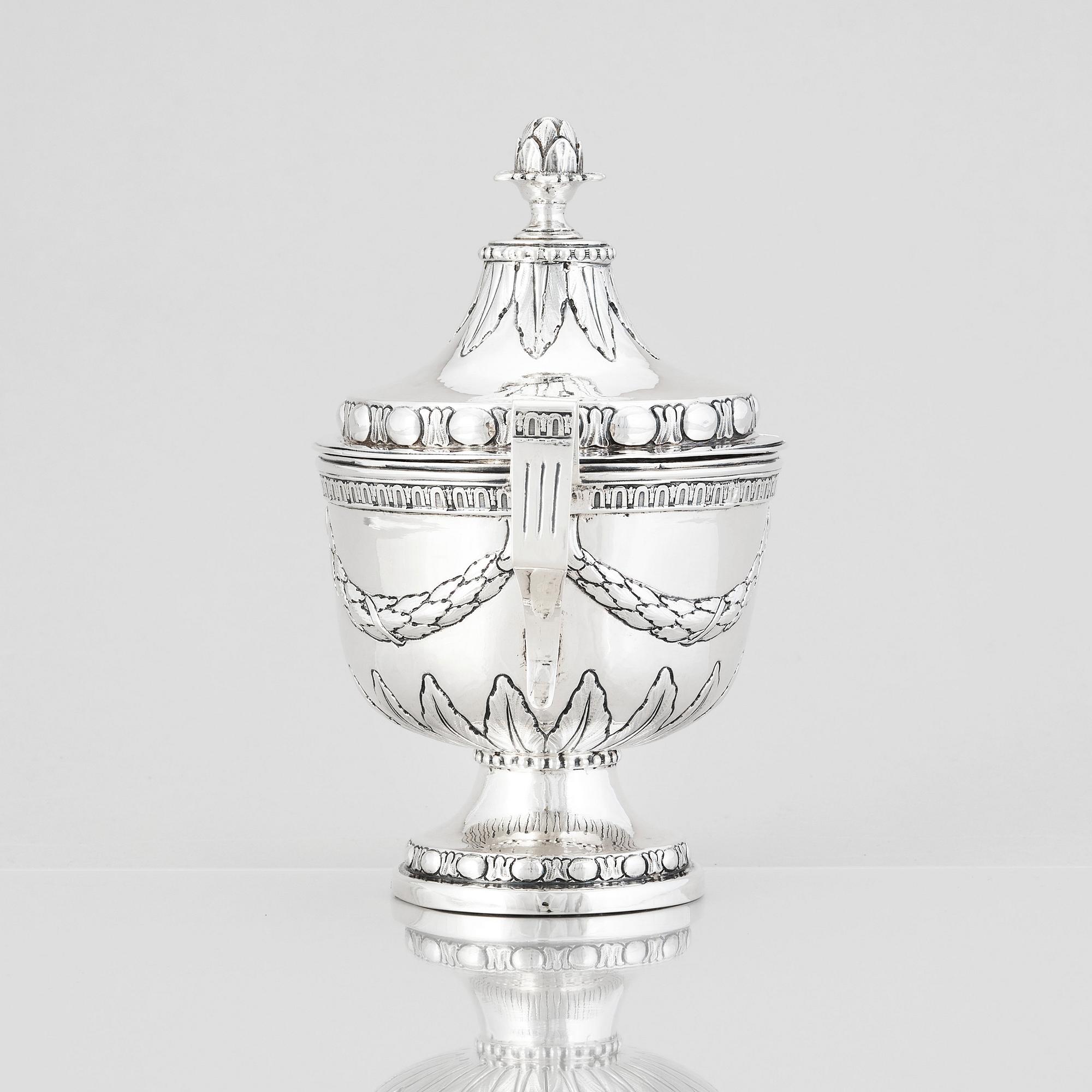 Lars Boye, sockerskål med lock, silver, Stockholm 1780. Gustaviansk.