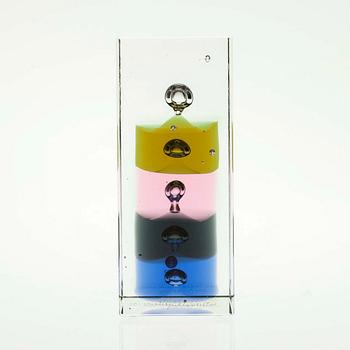 JUBILEUMSÅRSKUB, glas, signerad Oiva Toikka Nuutajärvi, daterad 2007, numrerad 29/150.