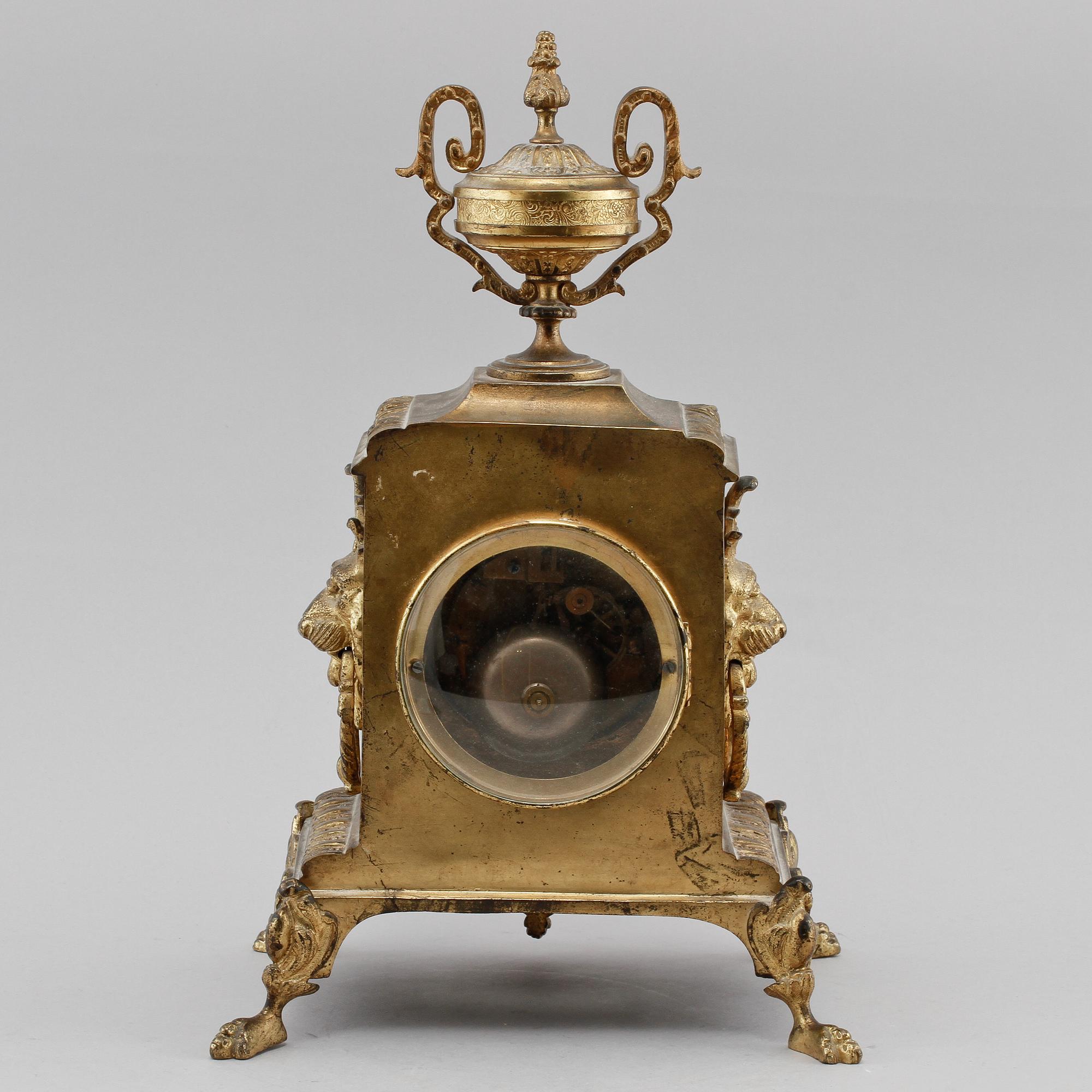 BORDSUR, gulmetall, omkring 1900.