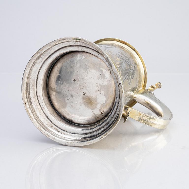 A German parcel-gilt silver tankard, mark of Walter Kopman, Hamburg (1649-1688).