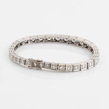 Armband 18K vitguld med runda briljantslipade diamanter.