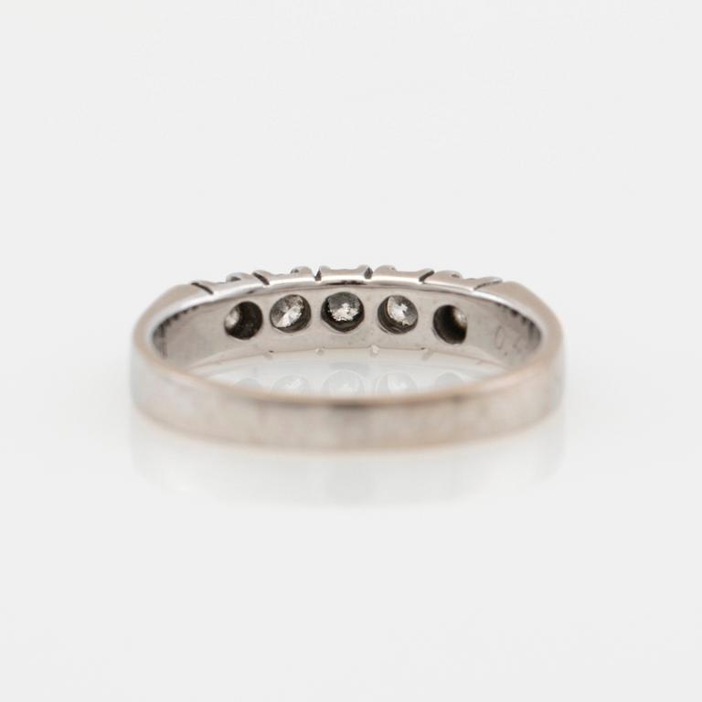 Ring, 18K white gold with brilliant-cut diamonds.