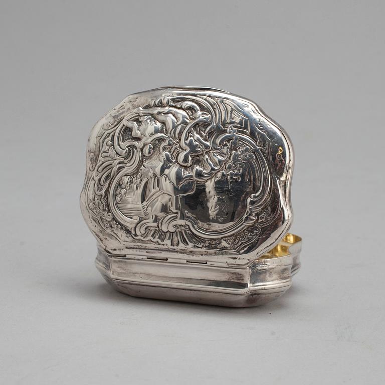 A 18th century parcel-gilt silver snuff-box, unmarked.