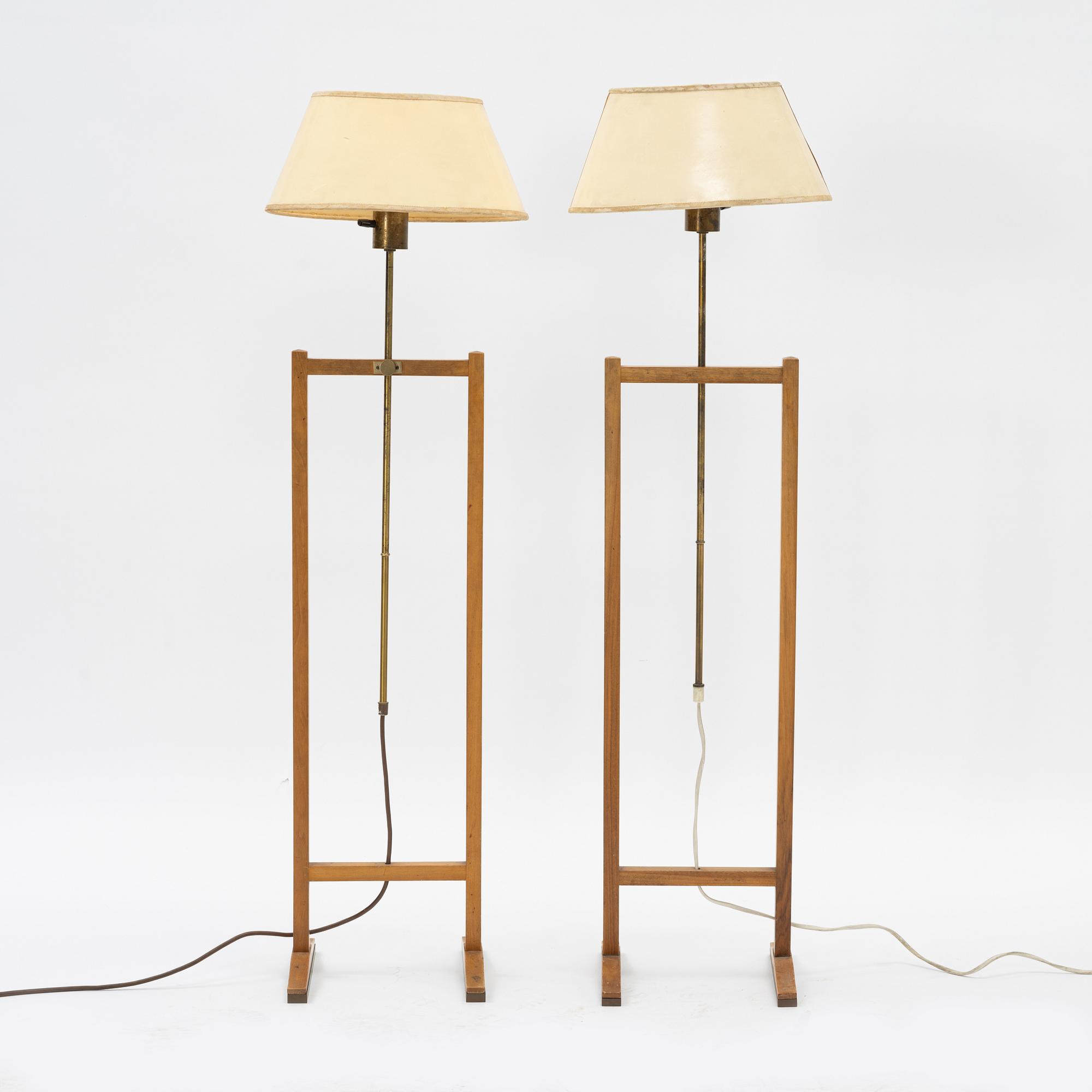 Josef Frank, golvlampor, 2 st, modell 2458 "Kryckan", Firma Svenskt Tenn.