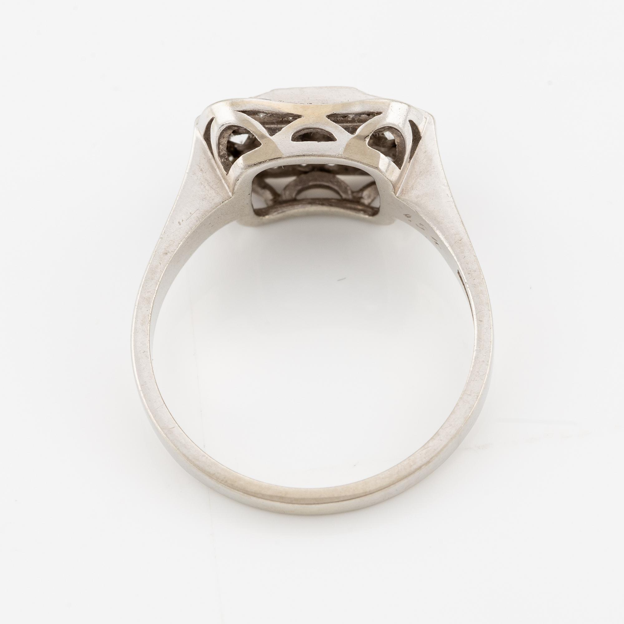 Ring, 18K white gold with brilliant and octagon-cut diamonds 0.54 ct according to engraving.