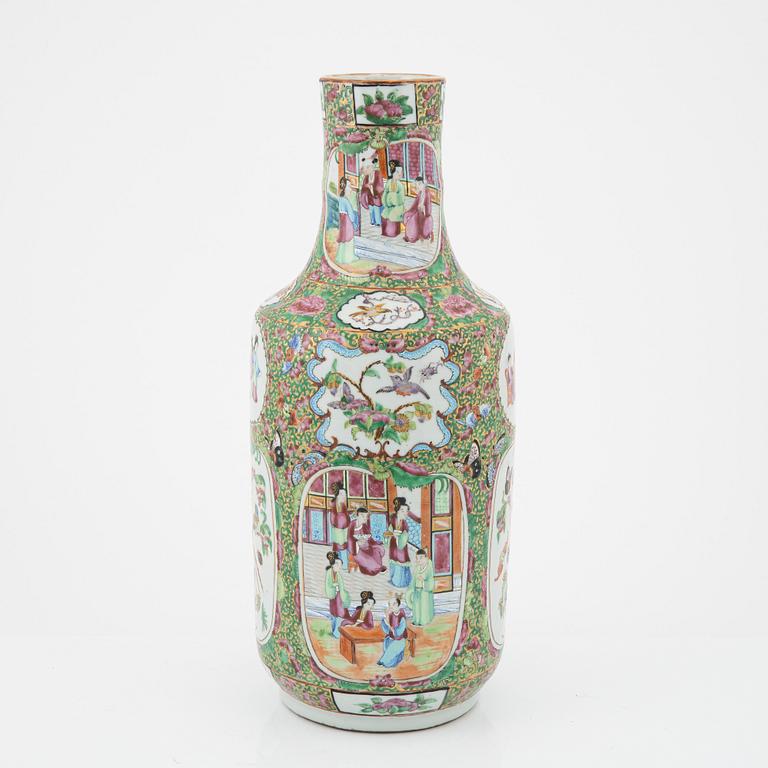 A porcelain vase, Canton, Qing dynasty, 19th Century.