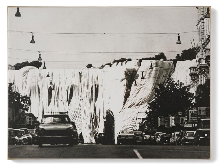 Christo Vladimirov Javacheff, "The Wall / Project for a Wrapped Roman Wall".