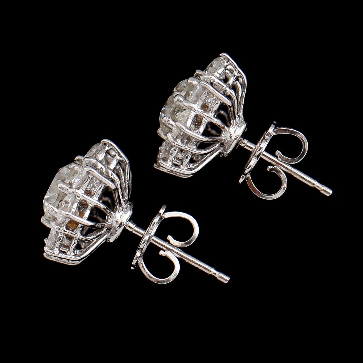 ÖRHÄNGEN, 1 par, 18 k vitguld, briljantslipade diamanter tot ca 3.90 ct.
