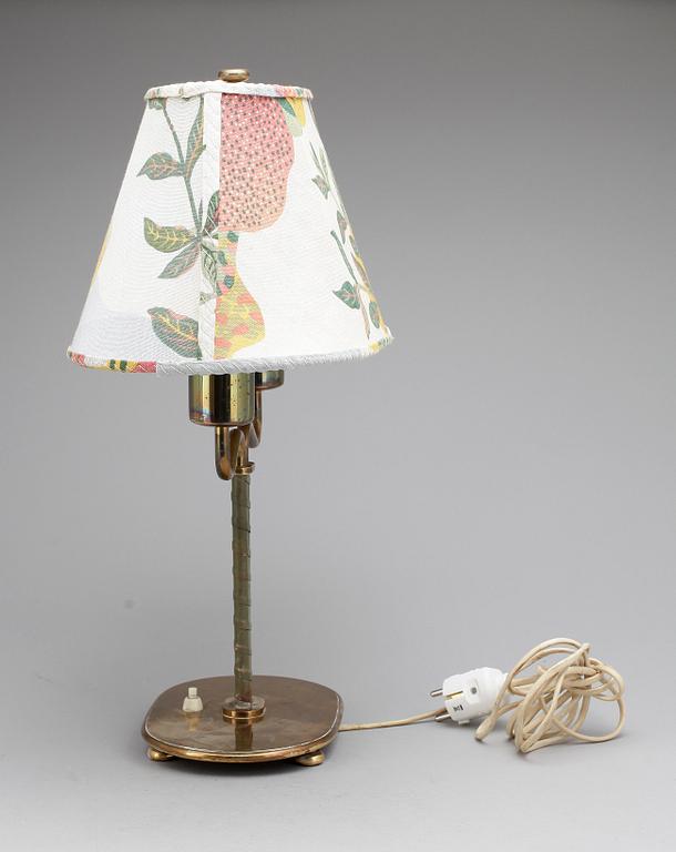 BORDSLAMPA, modell 2388, Josef Frank för Firma Svenskt Tenn, 1900-talets mitt.