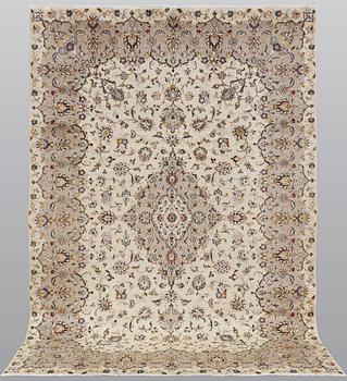 A carpet, Kashan, ca 300 x 202 cm.