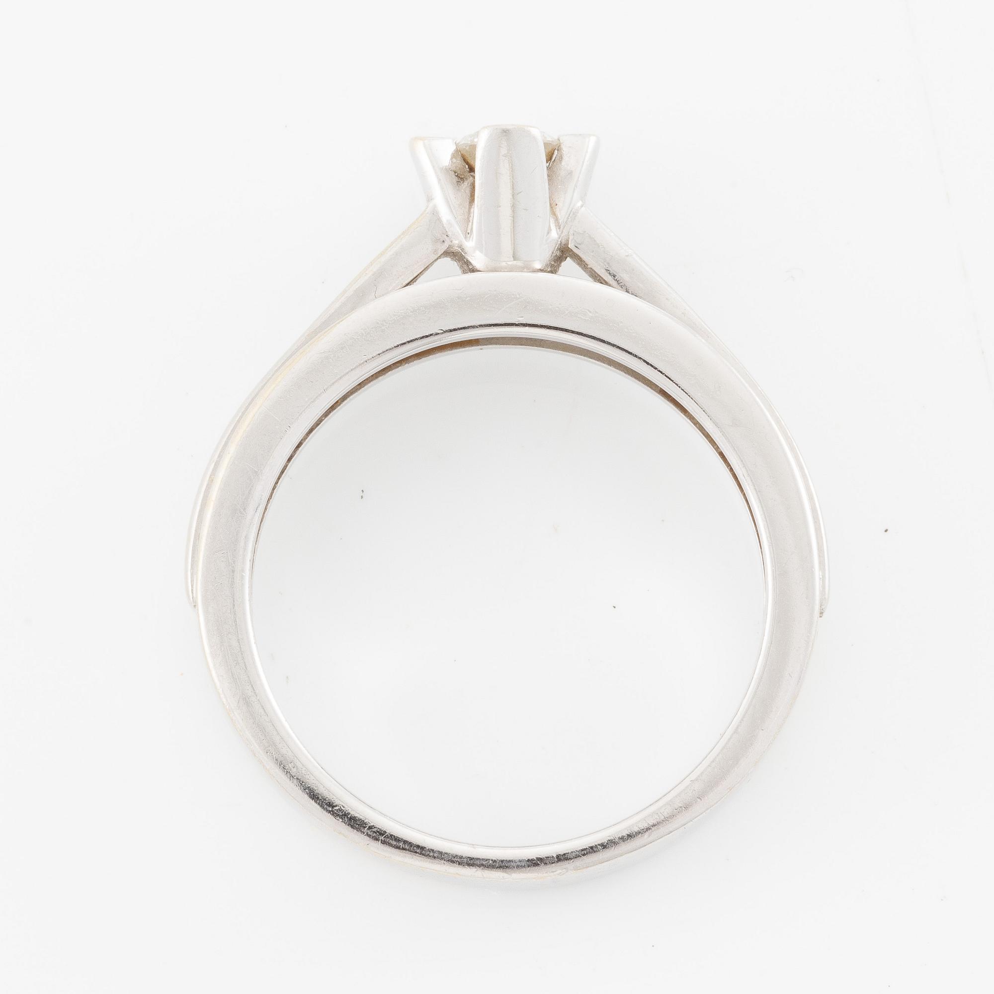 Ring in 18K white gold set with a brilliant-cut diamond, approximately 0.21 ct.
