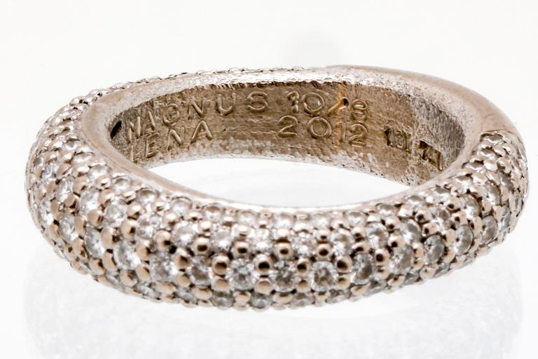 Ole Lynggaard ring 18K vitguld med 159 briljanter 1,75 ct totalt TW VS, "Love Collection", original etui.