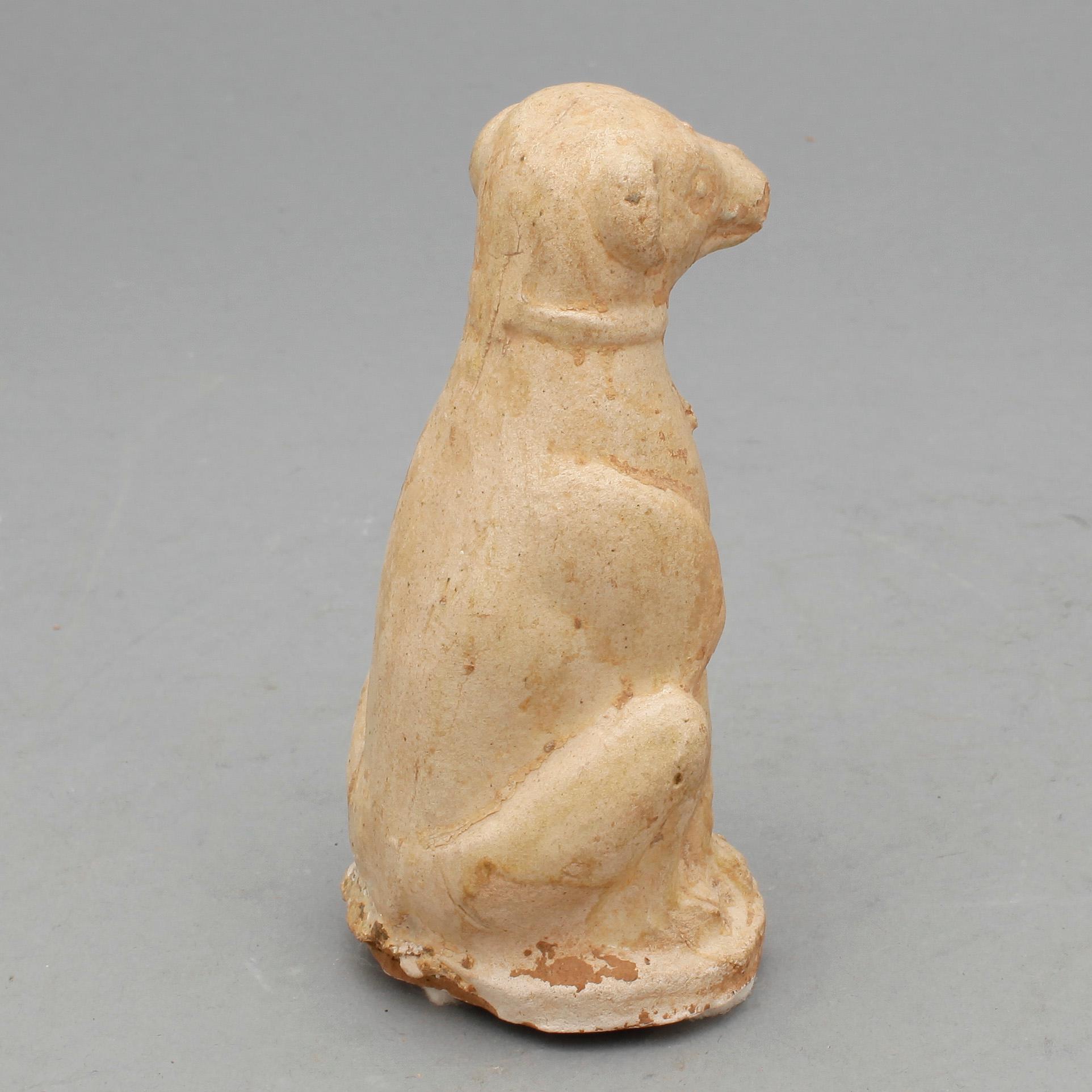 GRAVFIGURIN, glaserat lergods, möjligen Tang, Kina.