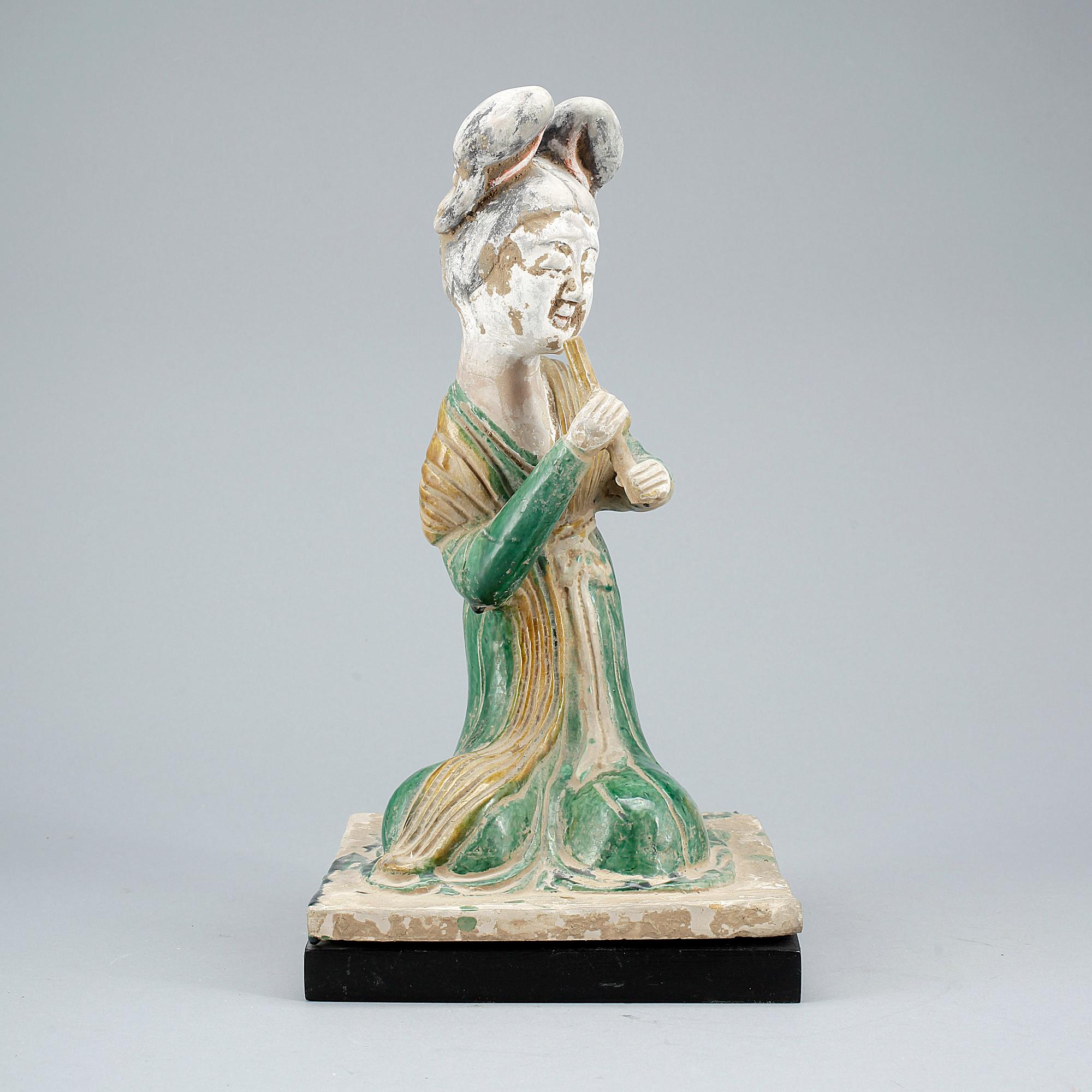 FIGURIN, lergods, Tang stil, 1900-tal.