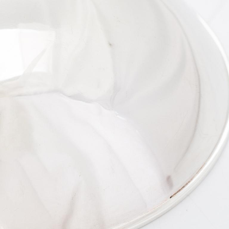 Pekka Piekäinen, a sterling silver cream jug and sugar bowl, J.A. Tarkiainen, Helsinki 1989.